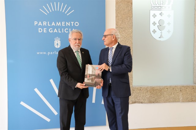  Santalices despide no Parlamento ao Fiscal Superior de Galicia